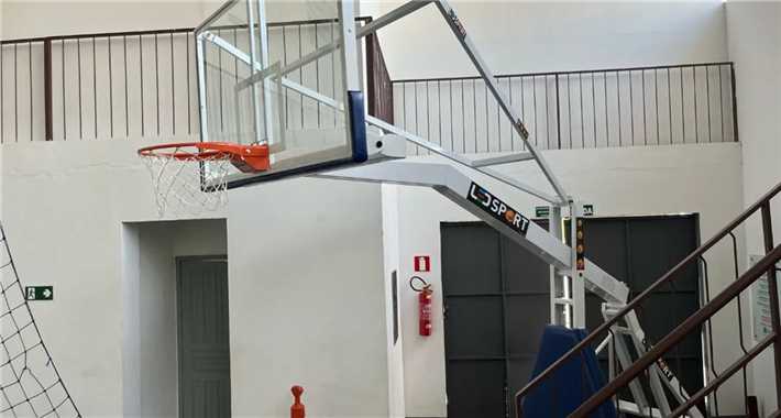 Prefeitura instala modernas tabelas de basquete no ginásio Carlota Mendonça Gama